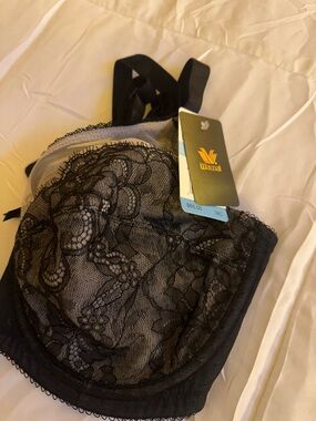 Wacoal Black Lace Underwire Bra with Floral Embroidery